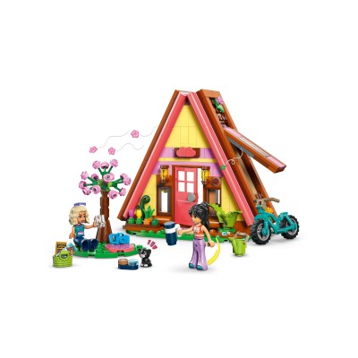 LEGO Friends 42682 Cabina Glamping nella Natura, Casa Giocattolo con 2 Mini Bamboline, Gatto e Accessori, Regalo Bambini 6+