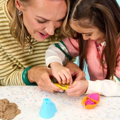 Kinetic Sand , Avventura in spiaggia Set di gioco da spiaggia 3 in 1 con 907 g di sabbia modellabile e 5 attrezzi, giocattoli
