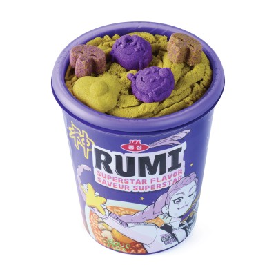 Kinetic Sand , KPop Demon Hunters Ramyeon a Sorpresa, confezione a sorpresa HUNTR X con 155 g di sabbia modellabile (il modello