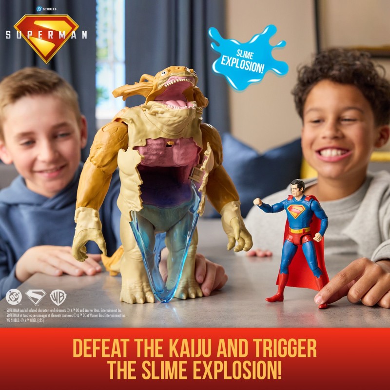 DC Comics Superman , Vs. Kaiju con Slime, Set di Action Figure, Giocattoli dei Supereroi per Bambini e Bambine, 4+ Anni