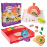 Kinetic Sand , Set di Gioco Squish Pizza, con 452 g di Sabbia e 5 Attrezzi, Giocattoli per Bambini e Bambine, 5+ Anni