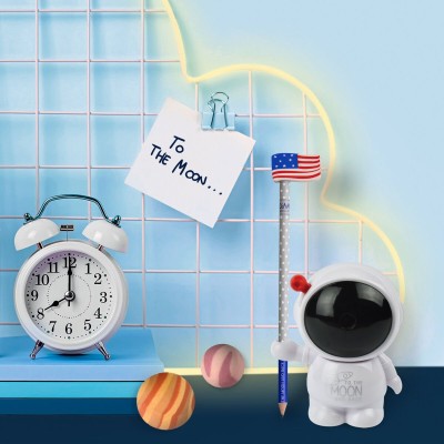 Set To The Moon And Back: 2 Gomme & 1 Matita Spaziali