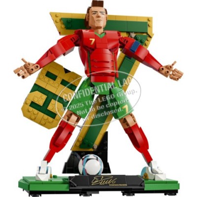 LEGO Editions 43016 Cristiano Ronaldo – Leggenda del Calcio, Action Figure Giocattolo 3D da Esposizione, Regalo Bambini 12+